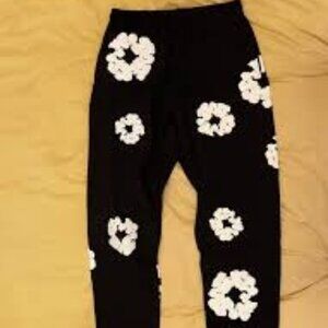 Cotton Wreath Black Sweatpants